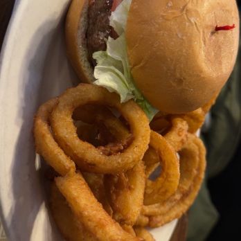 Munday's - Burger with onion rings - American Near Me - Huntington, New York