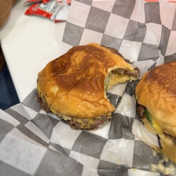 7th Street Burger Financial District - Cheeseburger - Burgers Near Me - New York, New York 7th Street Burger Financial District - Cheeseburger - Burgers Near Me - New York, New York