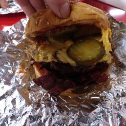 Five Guys - Interior hamburguesa con extras - burger, food, burgers - Burgers Near Me - Madrid, M