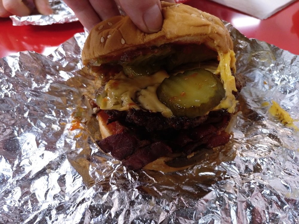 Five Guys - Interior hamburguesa con extras - burger, food, burgers - Burgers Near Me - Madrid, M Five Guys - Interior hamburguesa con extras - burger, food, burgers - Burgers Near Me - Madrid, M