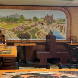 El Paraiso Restaurant - Pretty murals.