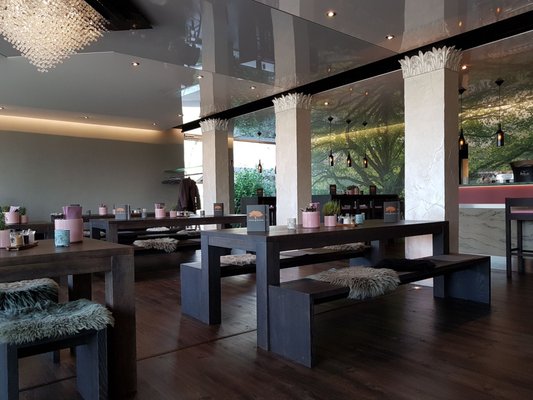 Schwitzer’s Brasserie & Lounge by null