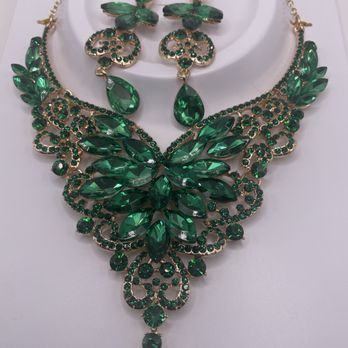 Stepping High Shoe Boutique - Fashion emerald like stone Necklace - Accessories Near Me - Greensboro, North Carolina Stepping High Shoe Boutique - Fashion emerald like stone Necklace - Accessories Near Me - Greensboro, North Carolina