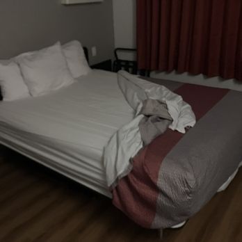 Motel 6 - Bed was clean. - Hotels Near Me - Irving, Texas