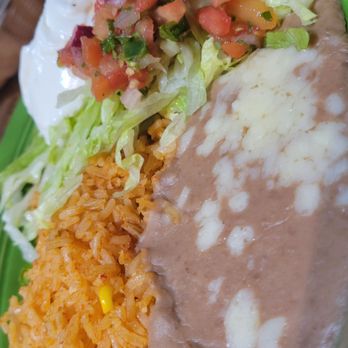 Los Reyes - Rice and beans and side of Lettuce (comes with parallida) - Mexican Near Me - Hueytown, Alabama Los Reyes - Rice and beans and side of Lettuce (comes with parallida) - Mexican Near Me - Hueytown, Alabama