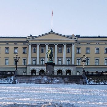 Det Kongelige Slott - Facade for Royal Palace - Landmarks & Historical Buildings Near Me - Oslo, 03 Det Kongelige Slott - Facade for Royal Palace - Landmarks & Historical Buildings Near Me - Oslo, 03