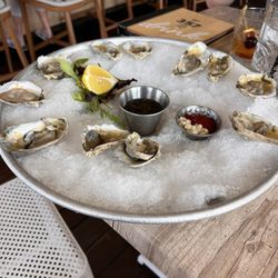 357 Raw Coastal Bar - Happy hour oysters