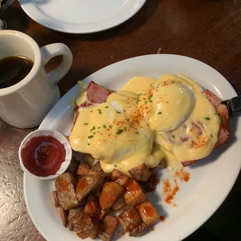 Slappy Cakes - Eggs Benedict - Breakfast & Brunch Near Me - Portland, Oregon