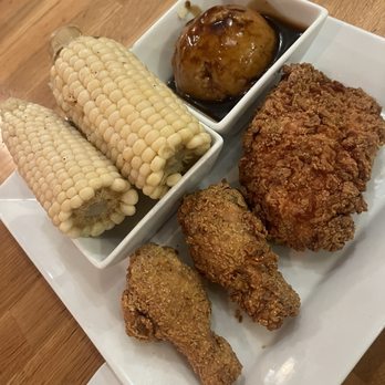 Georgia's Restaurant - Fried chicken plate with sides of mashed potatoes and corn on the cob - Soul Food Near Me - Anaheim, California Georgia's Restaurant - Fried chicken plate with sides of mashed potatoes and corn on the cob - Soul Food Near Me - Anaheim, California