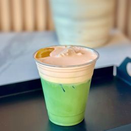 Orange Matcha Einspanner