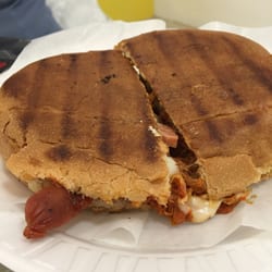 Los Tres Mangos De Michoacan - Torta de pierna y salchicha.