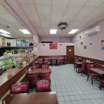L M Cafe - the interior of the restaurant - Coffee & Tea Near Me - Long Island City, New York