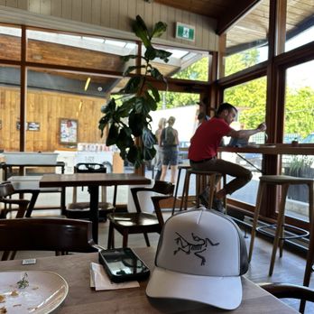 Isetta Cafe Bistro - Cafes Near Me - West Vancouver, British Columbia