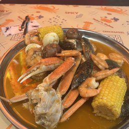 Create Your Own Plater. Shrimp, snowcrab legs, green mussels, corn, and potatoes and egg.