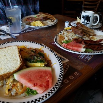 Black Bear Diner Goodyear - American Near Me - Goodyear, Arizona