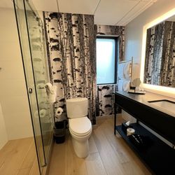 Peaks Hotel & Suites - Bathroom