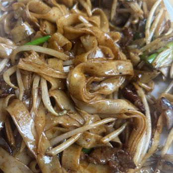 Bo’s Kitchen - Beef chow funn - delicious. Lots of meat and great wok hei. - Chicken Wings Near Me - Honolulu, Hawaii
