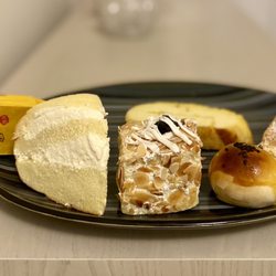 Yeh's Bakery - Tray of deliciousness. Definitely get that almond-prune cake in the middle.