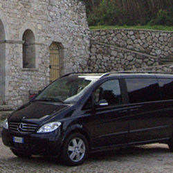 Rome Limousine Service - Our Luxury Minivan in service