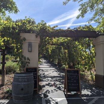 Castoro Cellars - Wineries Near Me - Templeton, California Castoro Cellars - Wineries Near Me - Templeton, California