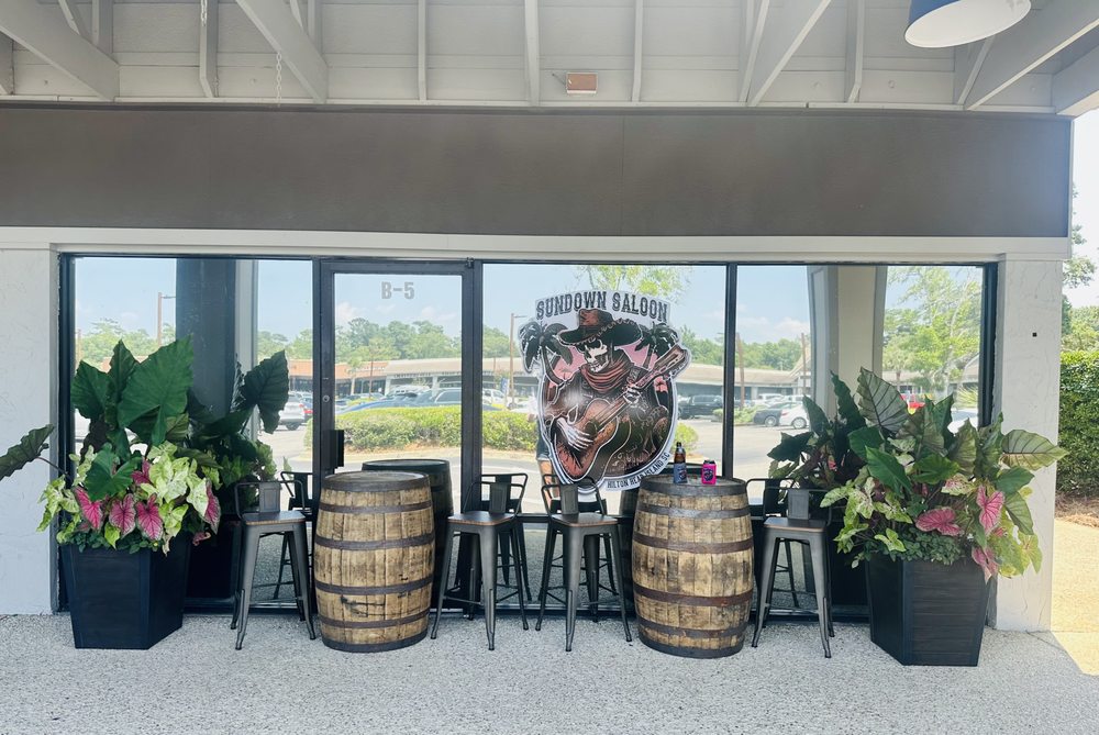 SUNDOWN SALOON Updated September 2024 10 Photos 95 Mathews Dr, Hilton Head Island, South