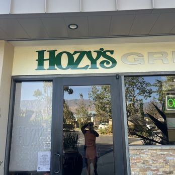 Hozy's Grill - Front of restaurant. - New American Near Me - Santa Paula, California