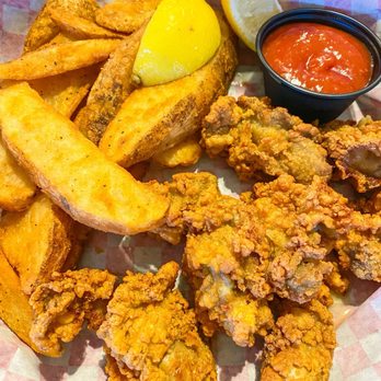 Oceanas Bistro - Fried oysters and potato wedges - Seafood Near Me - Avon, North Carolina Oceanas Bistro - Fried oysters and potato wedges - Seafood Near Me - Avon, North Carolina