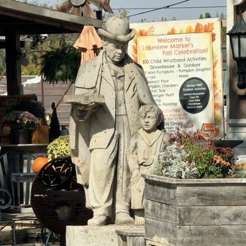 Lakeview Market - Entrance statues - Farmers Market Near Me - Yukon, Oklahoma Lakeview Market - Entrance statues - Farmers Market Near Me - Yukon, Oklahoma