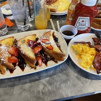 Twisted Biscuit Brunch - Plot Twist French Toast and Peach Bellini - Bars Near Me - Edwardsville, Illinois Twisted Biscuit Brunch - Plot Twist French Toast and Peach Bellini - Bars Near Me - Edwardsville, Illinois