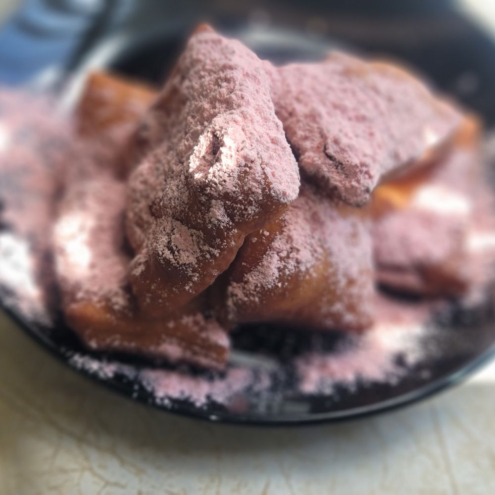 Love N Beignets Logo