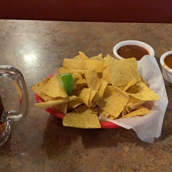 Mexicano Grille and Bar - negro modelo, chips, salsa roja - Mexican Near Me - Jarrell, Texas