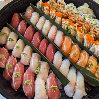 Akasaka - Medium platter, fresh - Sushi Bars Near Me - Fort Lee, New Jersey