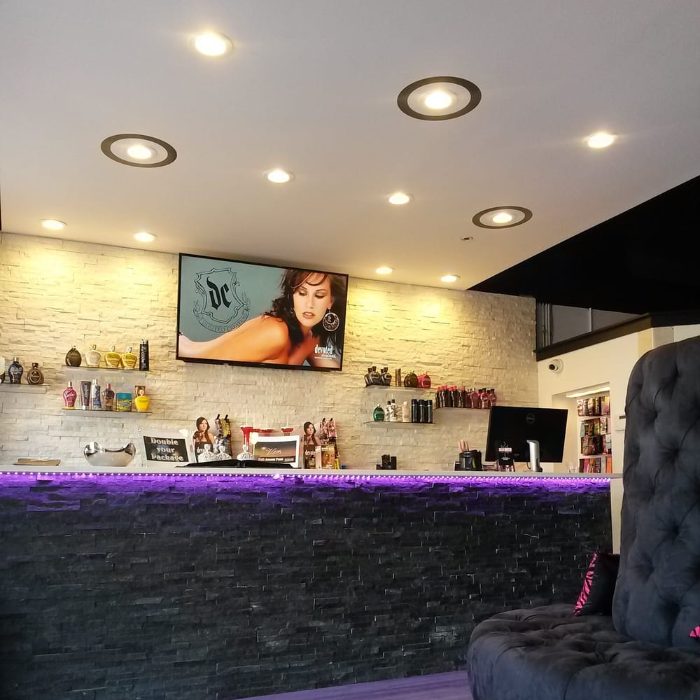 Solar Escape Tanning Lounge Logo