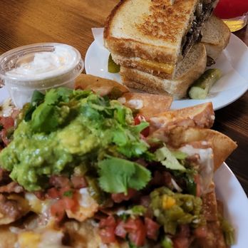 Everson Royce Bar - Nachos and patty melt - Bars Near Me - Los Angeles, California Everson Royce Bar - Nachos and patty melt - Bars Near Me - Los Angeles, California