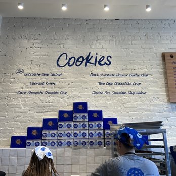 Levain Bakery - Bakeries Near Me - Chicago, Illinois