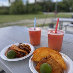 Taqueria La Michoacana El Bro - Taco birrias with corn and flour tortillas