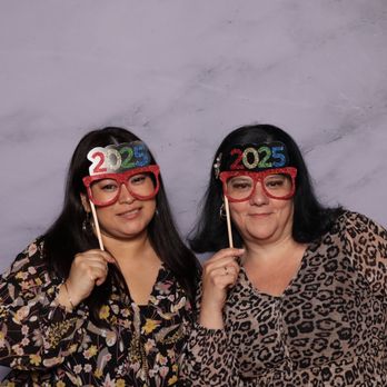 Super Frame Photo Booth - Photo Booth Rentals Near Me