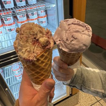 Salt & Straw - Marion berry oatmeal cobbler(seasonal)  & honey lavender - Ice Cream & Frozen Yogurt Near Me - San Ramon, California