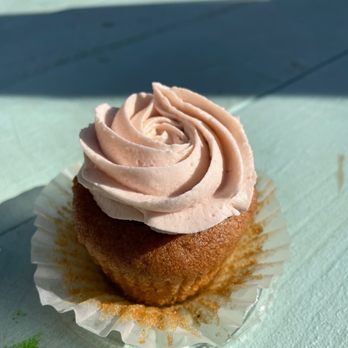 Zucchini Kill - Strawberry cupcake revealed - Desserts Near Me - Austin, Texas