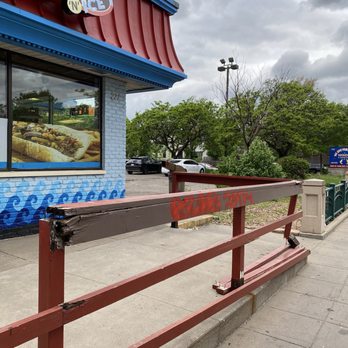 Hook Fish & Chicken - Destroyed fencing - Chicken Wings Near Me - Minneapolis, Minnesota