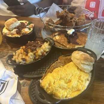 Blvd Bistro - Jumbo Shrimp & Grits, Catfish Breakfast, Chicken And blueberry pancakes, Seven Cheese Macaroni - American Near Me - New York, New York