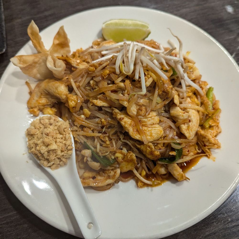 KC Thai - Chicken pad Thai - lunch special - Thai Near Me - Overland Park, Kansas KC Thai - Chicken pad Thai - lunch special - Thai Near Me - Overland Park, Kansas