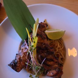 Barbecue chicken with noodles