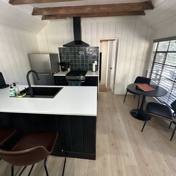 The Pinetree Hotel - Cabin 2 kitchen - Hotels Near Me - Idyllwild-Pine Cove, California The Pinetree Hotel - Cabin 2 kitchen - Hotels Near Me - Idyllwild-Pine Cove, California