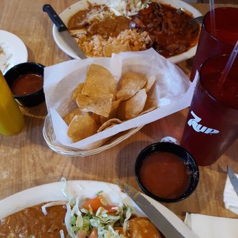 El Sur Restaurant - Daily Special - Bistec Ranchero w/red sauce, rice and beans - Mexican Near Me - Tucson, Arizona El Sur Restaurant - Daily Special - Bistec Ranchero w/red sauce, rice and beans - Mexican Near Me - Tucson, Arizona