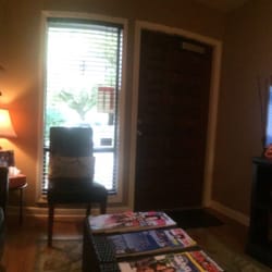 Chiropractic Solutions of Gainesville - Cozy waitting area
