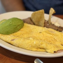 Los Bisquets Bisquets de Obregón - Omelette de jamón