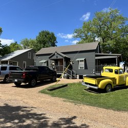 Round Top Brewing - Entrance and PArking