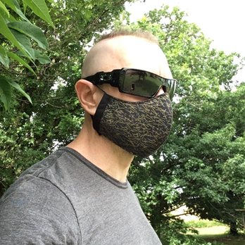 Studio Arteur - Studio Arteur men's mask in black and gold - Product Design Near Me - Mission Viejo, California Studio Arteur - Studio Arteur men's mask in black and gold - Product Design Near Me - Mission Viejo, California