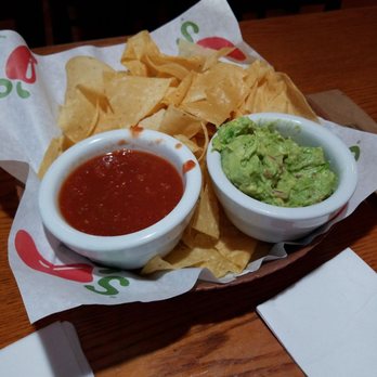 Chili's - Guacamole and salsa appetizer - Bars Near Me - Yulee, Florida Chili's - Guacamole and salsa appetizer - Bars Near Me - Yulee, Florida